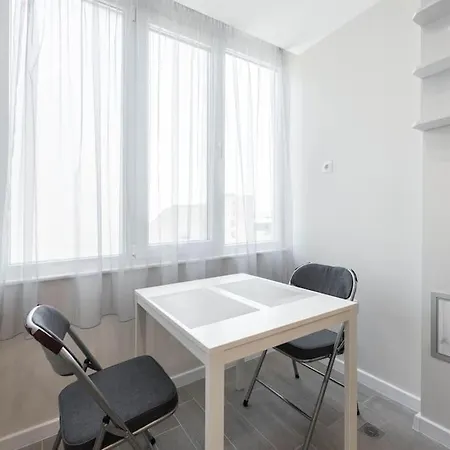 Sweet Tiny Center Space Warna